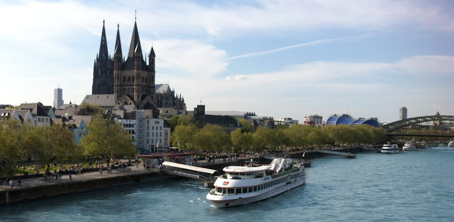 Altstadt Köln mit Rhein