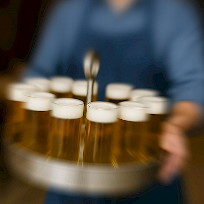 „Wat willste?! – Der Köbes und die kölsche Kunst des Anmeckerns